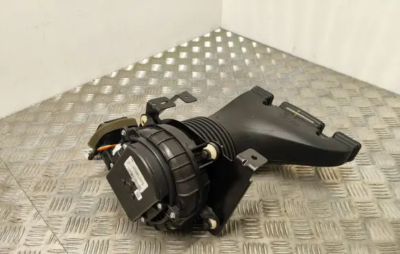 Citroen DS5 Hybrid/electric vehicle battery fan 9670033580