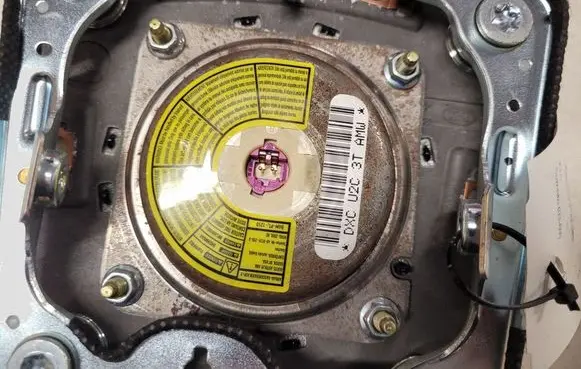 KIA Sorento Steering wheel airbag