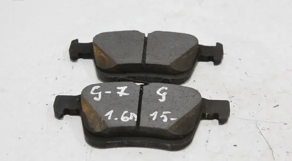 Volkswagen Golf VII Brake pads (rear) 