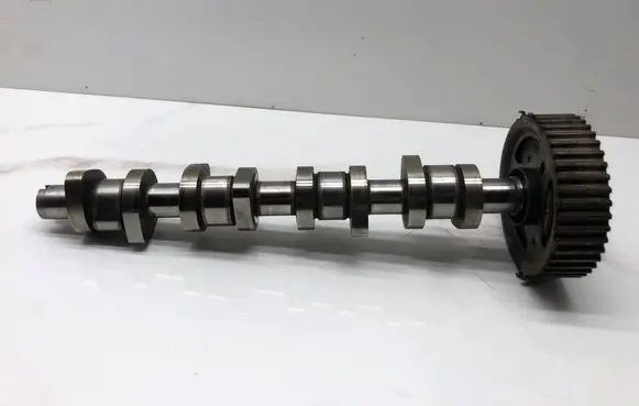 Volkswagen PASSAT B6 Camshaft 038109111E
