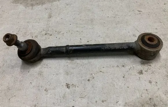 Toyota RAV 4 (XA40) Rear control arm