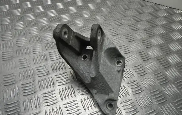 Nissan Juke I F15 Engine mounting bracket VD16484