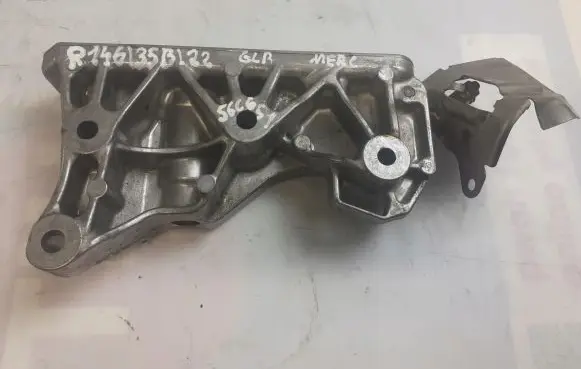 Mercedes-Benz GLB x247 Engine mounting bracket A6542230004