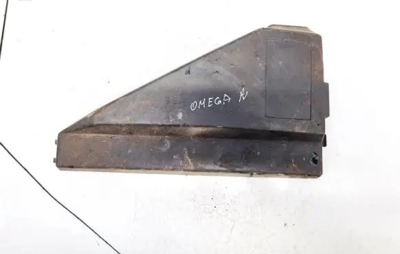 Opel Omega B1 Fuse box cover 90460363