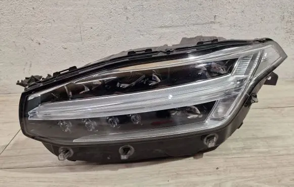 Volvo XC90 Headlight/headlamp 32228302