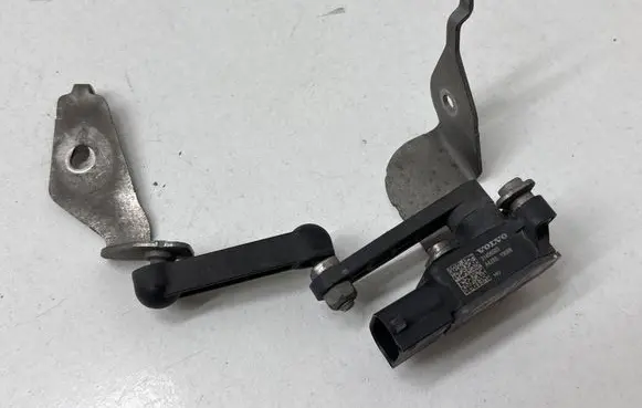 Volvo S60 Rear air suspension level height sensor 32246631