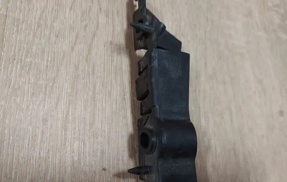 Audi A4 S4 B8 8K Front bumper mounting bracket 8K0807284