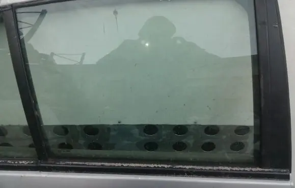 Nissan Almera N16 Rear door window glass