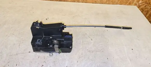 Opel Zafira A Front door lock 24444015