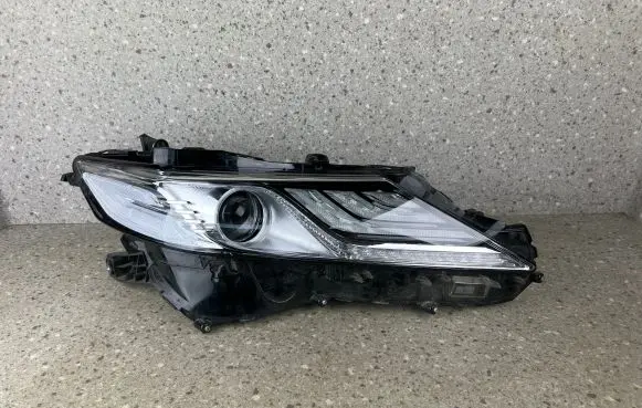 Toyota Camry VIII XV70 Headlight/headlamp
