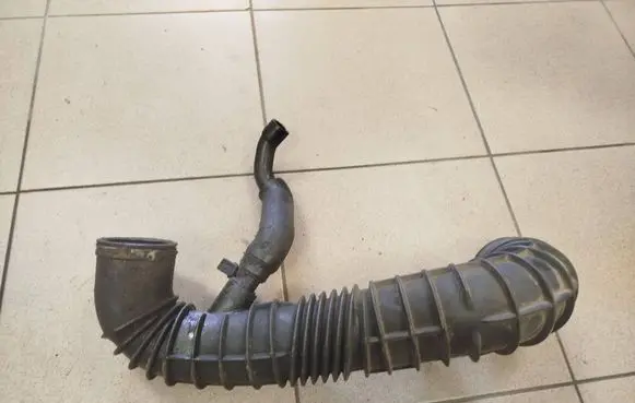 Mercedes-Benz Vito Viano W639 Turbo air intake inlet pipe/hose A6395281182