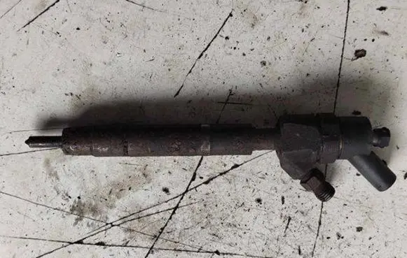 Mercedes-Benz A W168 Fuel injector 0445110015
