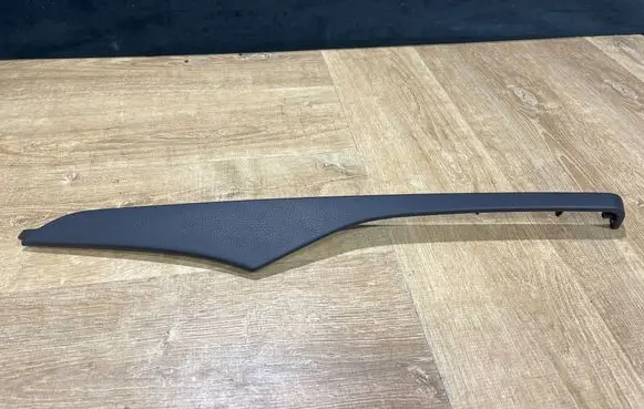 Mercedes-Benz SL R231 Front door card panel trim A2317200748 31T183E121