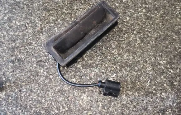 Volkswagen Touareg I Tailgate opening switch 1J0827566F