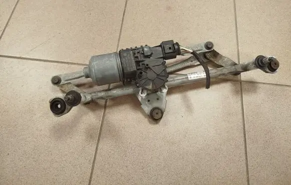 Front wiper linkage and motor