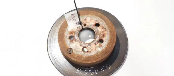 Toyota Avensis T250 Rear brake disc neventiliuojamas