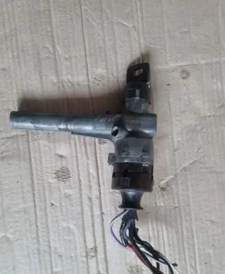 Mercedes-Benz 207 310 Ignition lock