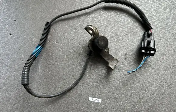 Nissan Patrol Y61 Crankshaft speed sensor 25911VC101