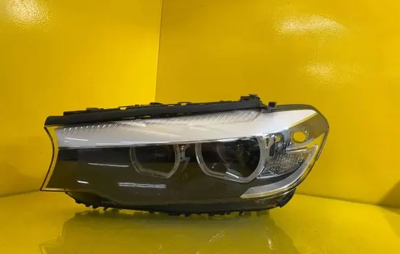 BMW 5 G30 G31 Headlight/headlamp 7439183-04