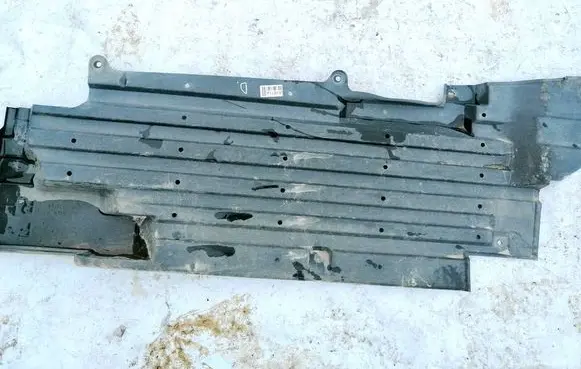 Mazda 5 Engine splash shield/under tray c23556343 c235-56343