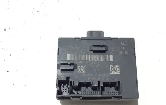 Volkswagen PASSAT B8 Door control unit/module 5Q0959595E