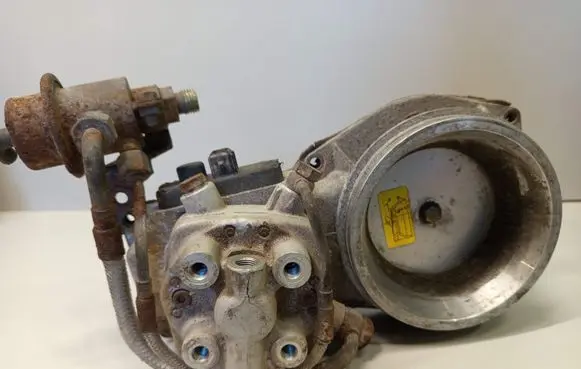 Audi 80 90 B3 Fuel distributor 026133353 0438121011 0438101005