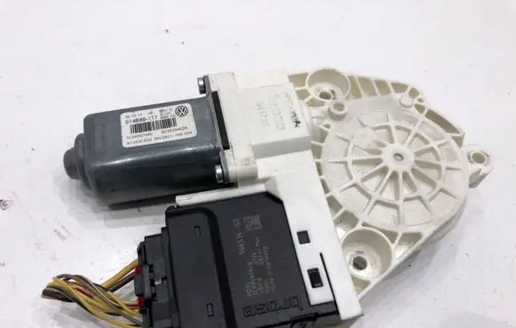 Volkswagen PASSAT CC Rear door window regulator motor 3C8959704C