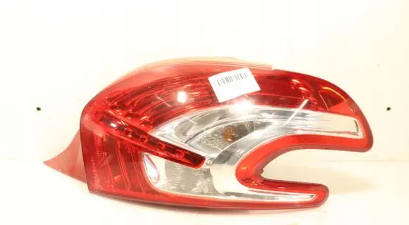 Peugeot 208 Rear/tail lights E210120