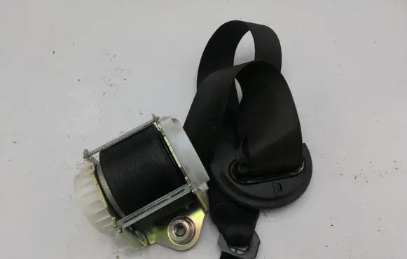 BMW X3 E83 Front seatbelt 33048191 33017492 05B300CB03467