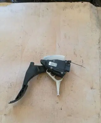 Volkswagen Golf IV Accelerator throttle pedal 1J1721503H