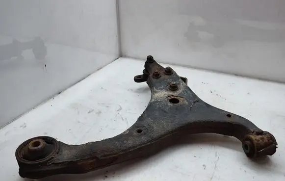 KIA Carens II Front control arm