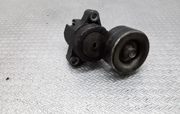 Mazda 5 Generator/alternator belt tensioner