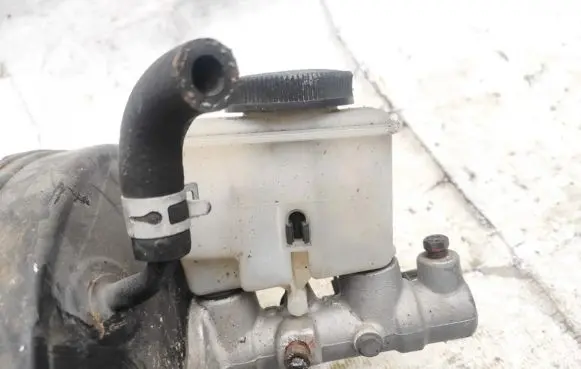 Master brake cylinder