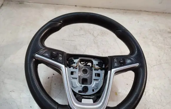 Opel Zafira C Steering wheel