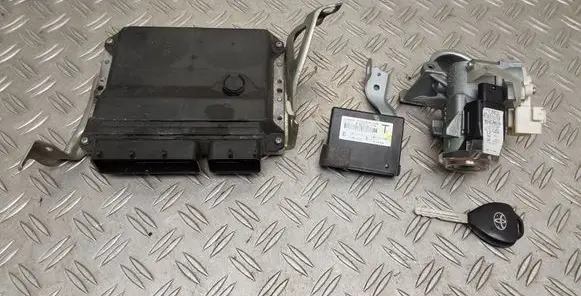 Toyota Verso Engine ECU kit and lock set 896610F142 897800F050