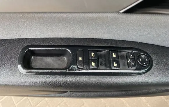 Peugeot 407 Quarter vent window switch