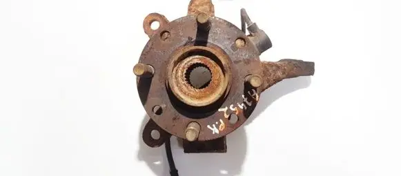 Mitsubishi Carisma Front wheel hub