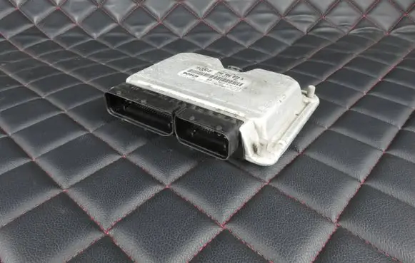 Audi TT Mk1 Engine control unit/module 8N0906018H 26SA7386 0261206795