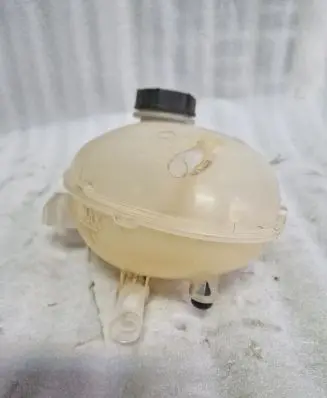 Ford Ecosport Coolant expansion tank/reservoir GN118A080AA