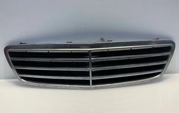 Mercedes-Benz C W203 Front grill A2038800283 2038800283