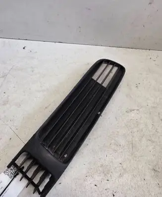 Volkswagen PASSAT B5 Front bumper lower grill 3B0853678