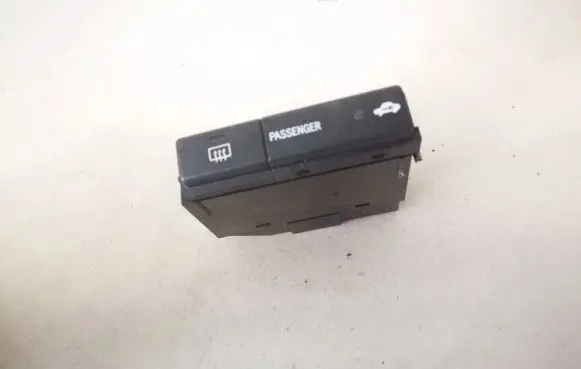 Toyota Avensis T250 Windscreen/window heater switch