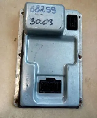 Audi A4 S4 B6 8E 8H Voltage converter/converter module 89030463 NE68259