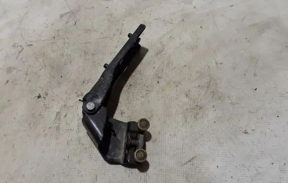 Renault Trafic III (X82) Sliding door middle roller runner 777650730R