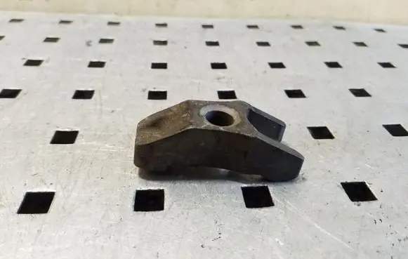 Audi 80 90 S2 B4 Fuel Injector clamp holder