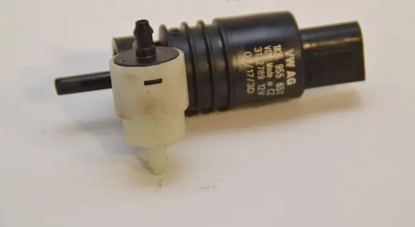 Audi Q7 4M Windscreen/windshield washer pump 1K6955651