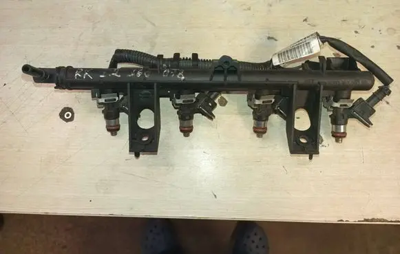 Renault Clio II Fuel injectors set 8200292590 0280158046
