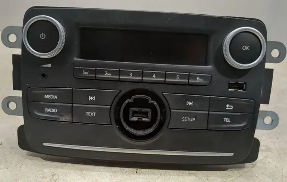 Dacia Duster Radio/CD/DVD/GPS head unit 281154137R 60FAG610388 0150147711