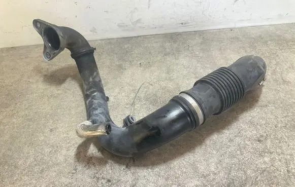 Engine coolant pipe/hose