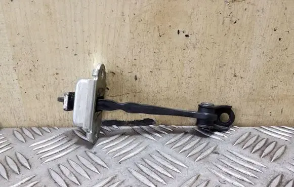 Nissan Qashqai Front door check strap stopper